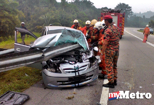Keadaan Perodua Viva yang terbabit dalam kemalangan di Kilometer 29 Jalan Kuala Terengganu/Kelantan dekat Kampung Sungai Ikan. - Foto SYAHIRAH ABDULLAH