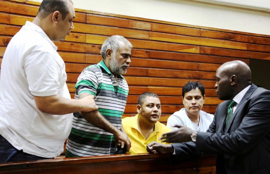 DARI kiri Baktash Akasha, Gulam Hussein, Ibrahim Akasha dan Vijaygiri Goswami ketika di Mahkamah Mombasa. FOTO REUTERS