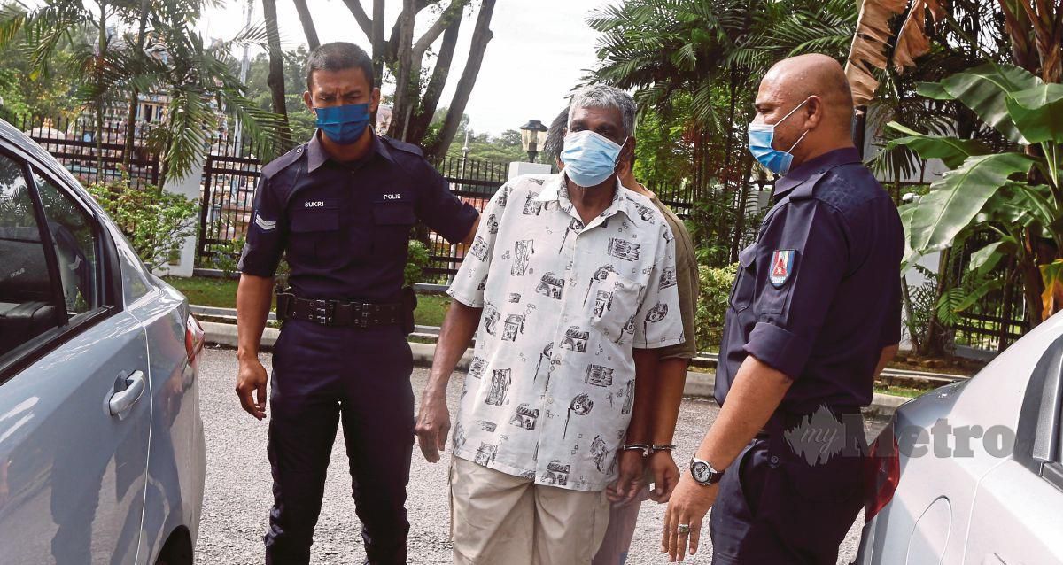 TERTUDUH dibawa ke Mahkamah Majistret Kuala Kubu Bharu, hari ini. FOTO HAIRUL ANUAR RAHIM