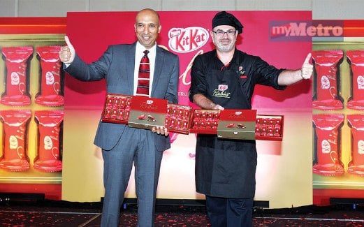 GOEL dan Martin (kanan) melancarkan coklat Kit Kat Rubies.