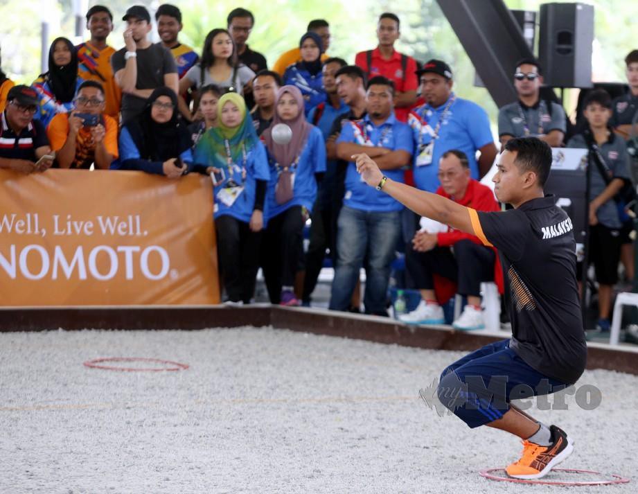 Aksi Muhamad Hafizuddin ketika membuat lontaran acara pentaque individu lelaki di Sukan SEA Kuala Lumpur pada 2017. FOTO File NSTP.