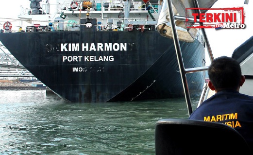 NAMA kapal MT Orkim Harmony  ditukar menjadi Kim Harmon tiba di Pelabuhan Kuantan, Sabtu lalu. FOTO ihsan APMM