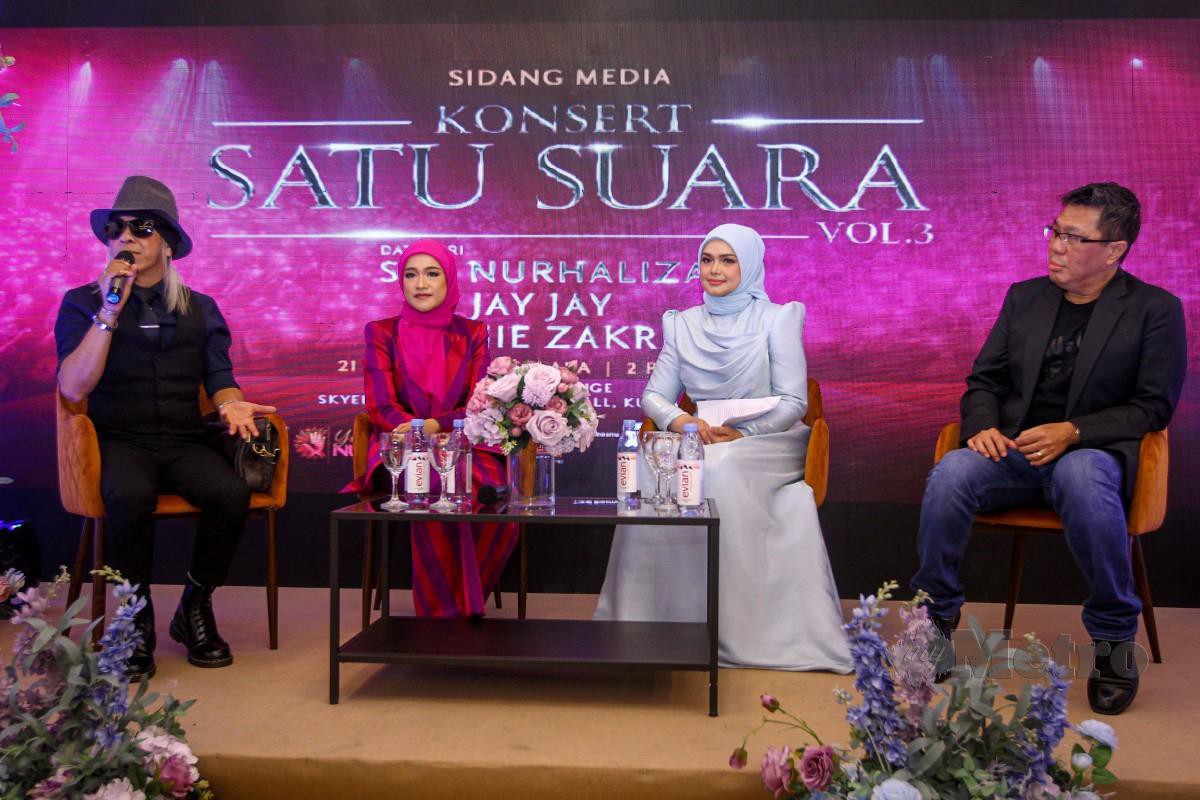 Dari kiri, Jay Jay, Ernie Zakri dan Datuk Seri Siti Nurhaliza bersama-sama pengarah muzik, Aubrey Suwito ketika sidang media Konsert Satu Suara Vol.3. FOTO Aziah Azmee