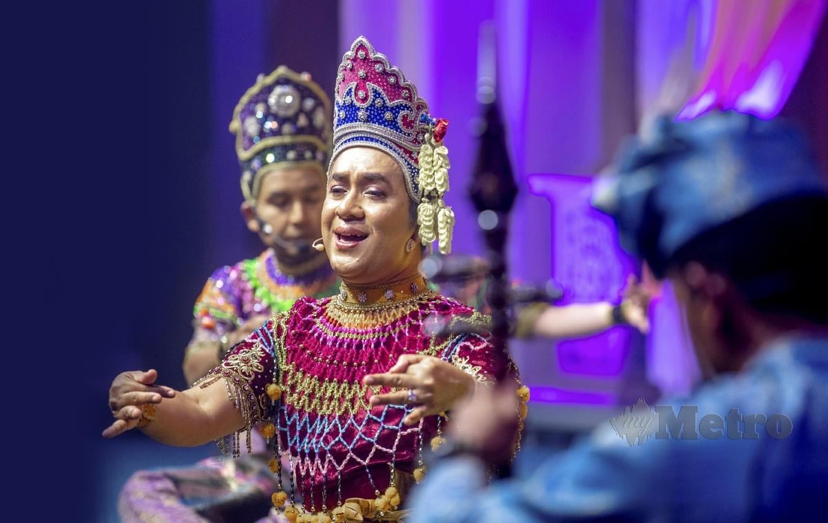 Mak Yong Kijang Emas dari Jabatan Kebudayaan dan Kesenian negeri Kelantan memelihara khazanah seni tradisional yang mempunyai keunikan tersendiri dan semakin dikenali di persada antarabangsa.