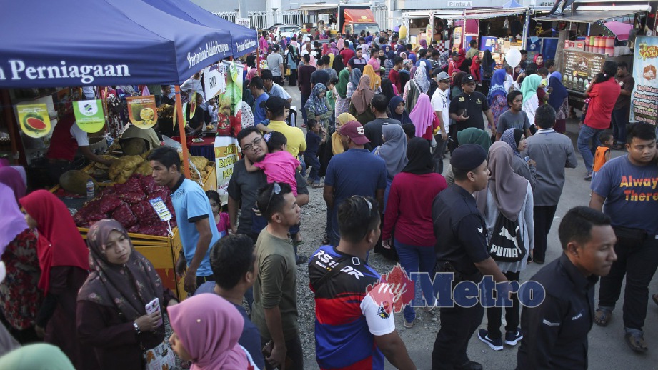 ORANG ramai berkunjung ke Ekspo Terengganu 2018. FOTO Ghazali Kori