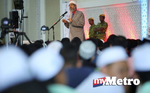 DR Zakir Naik menyampaikan ceramah di Pusat Islam Sultan Mahmud, UMT, baru-baru ini. FOTO fail NSTP