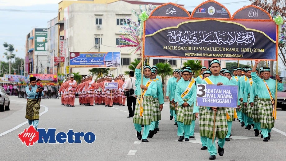 ANTARA peserta Perarakan Sambutan Maulidur Rasul Peringkat Negeri Terengganu di Jalan Sultan Mahmud, Kuala Terengganu. FOTO Mohd Syafiq Ridzuan Ambak