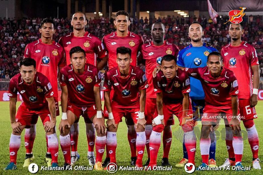 Bruno Lopez (belakang dua dari kiri) ketika beraksi bersama Kelantan. FOTO Kelantan FA 
