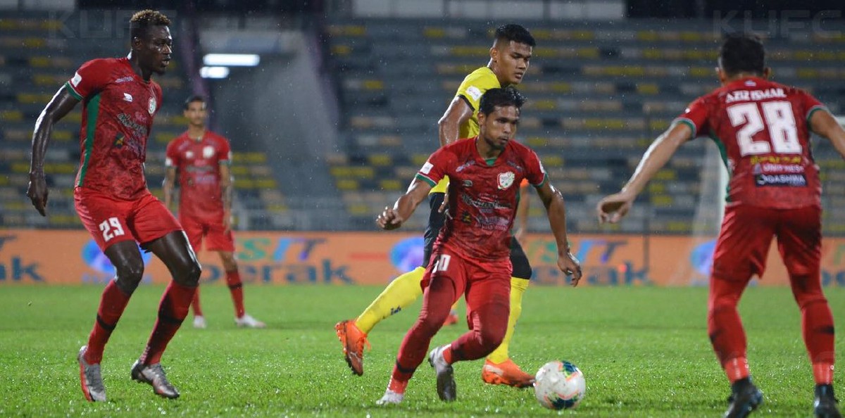 ALFUSAINEY (kiri) antara tonggak import Kelantan United musim lalu. FOTO Ihsan Kelantan United FC