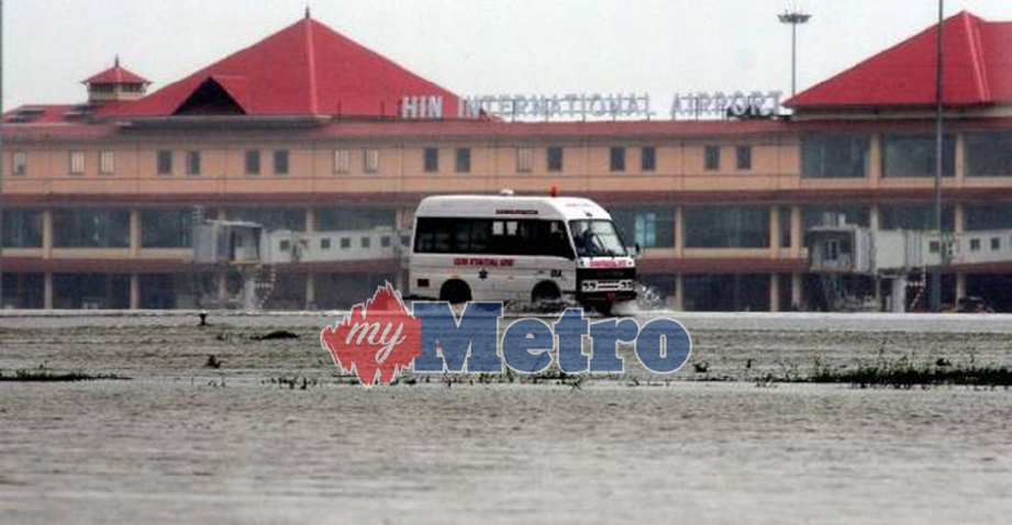 SEBUAH lapangan terbang di Kochi terpaksa ditutup selepas banjir semakin buruk di negeri itu. FOTO Agensi
