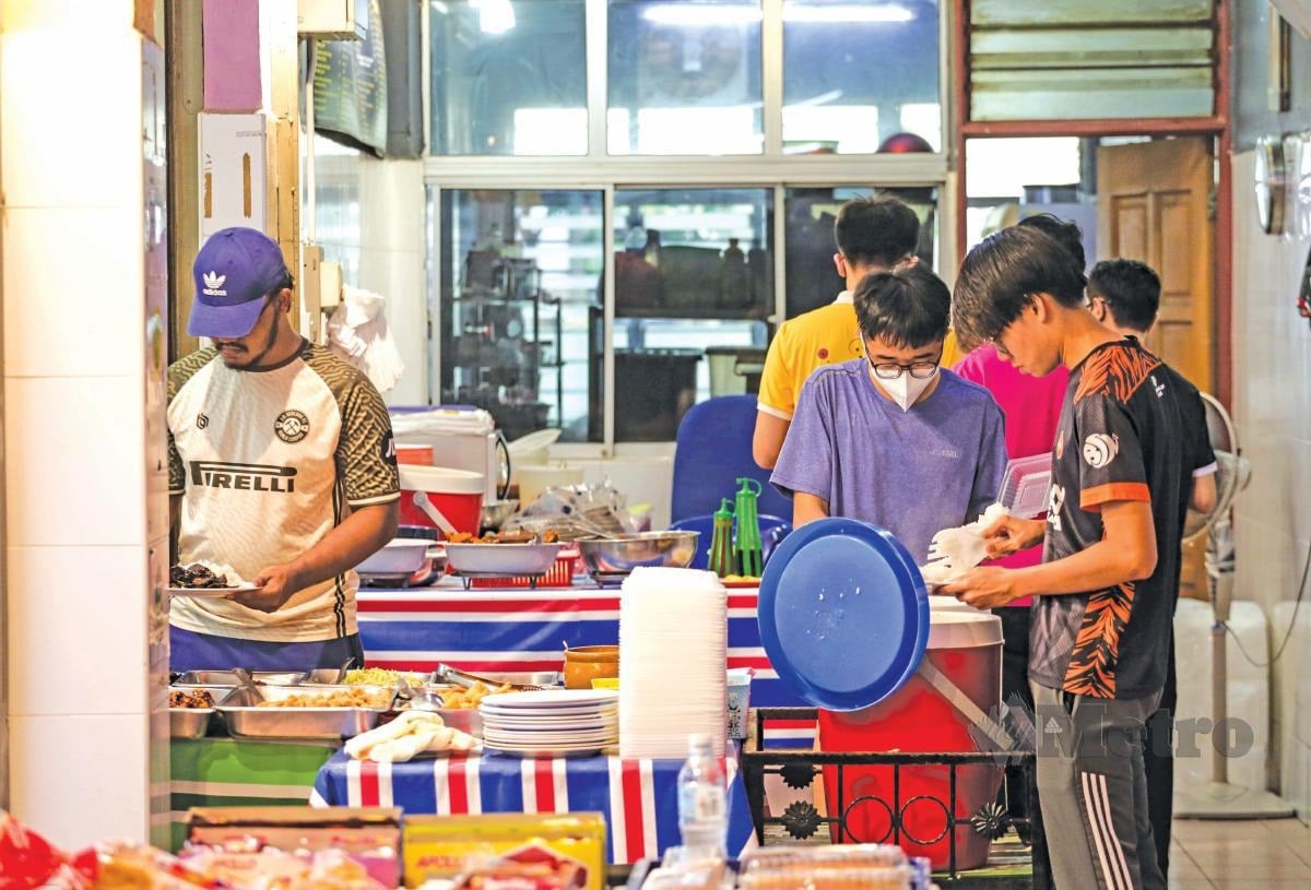 MENU Keluarga Malaysia di restoran koperasi, kafeteria IPT bantu  tangani kenaikan kos sara hidup.
