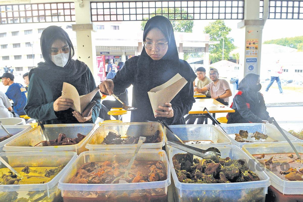 MENU RM3.50 ia membolehkan pelajar menikmati hidangan lengkap pada harga yang murah.- gambar hiasan  