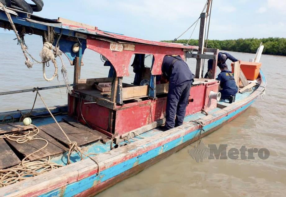Bot nelayan kelas A bernilai RM45,000 dirampas APMM Zon Maritim Kuala Kedah. FOTO Ihsan APMM