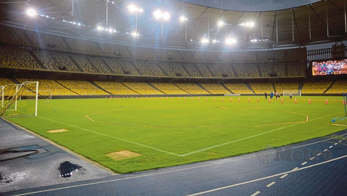 KEADAAN padang SNBJ menjelang perlawanan akhir Piala Malaysia antara TFC dan JDT malam ini.