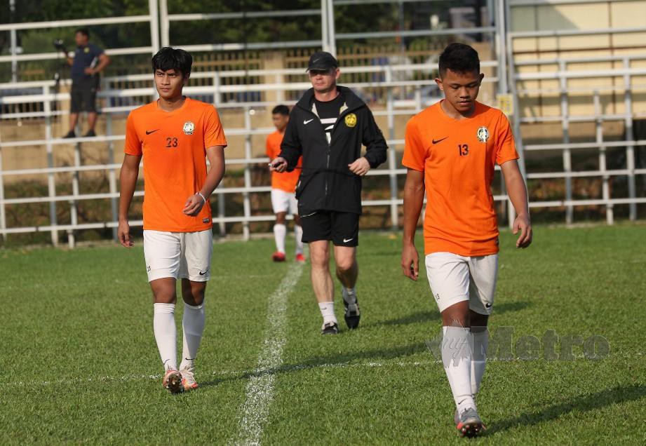 MALONEY (tengah) berkata, Wan Kuzri (kiri) juga akan dipanggil pada sesi latihan fasa kedua. FOTO Owee Ah Chun