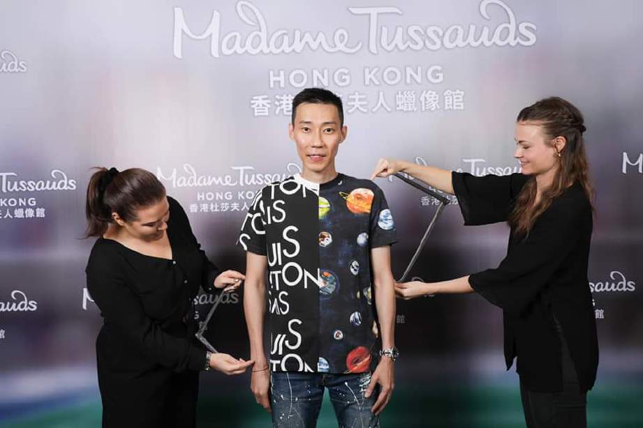 BADAN Chong Wei sedang diukur untuk patung lilinnya di Madame Tussauds Hong Kong. FOTO FB Lee Chong Wei