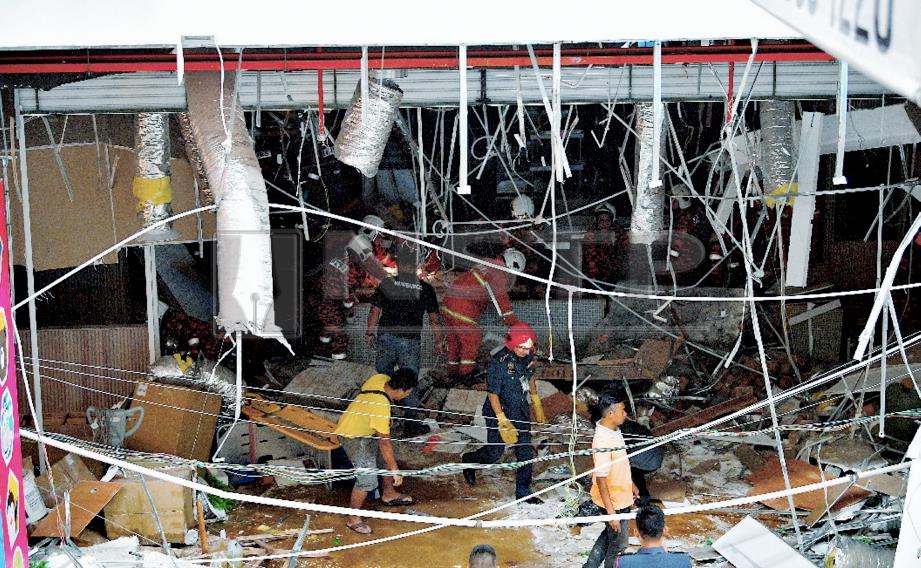 KEADAAN ruang dalaman akibat kejadian letupan yang berlaku di City One Megamall, Kuching, hari ini. FOTO Ihsan Pembaca