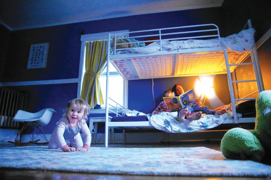 BILIK tidur yang ceria bantu tarik perhatian si kecil untuk tidur di bilik sendiri. - FOTO Google