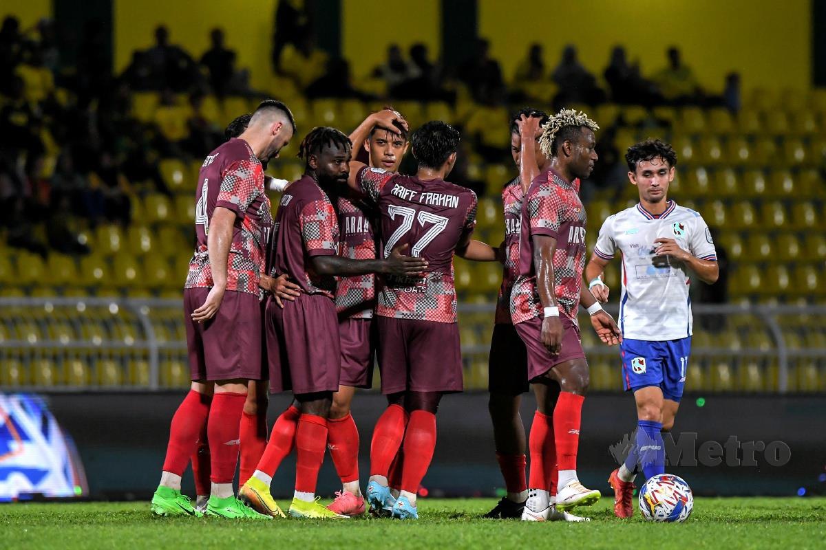  Pemain pasukan Kedah Darul Aman FC, Muhammad Shafiq Ahmad meraikan kejayaan bersama rakan sepasukan selepas menjaringkan gol pada aksi Liga Super Malaysia 2024 ketika menentang pasukan Kelantan Darul Naim FC di Stadium Darul Aman.-Foto Bernama