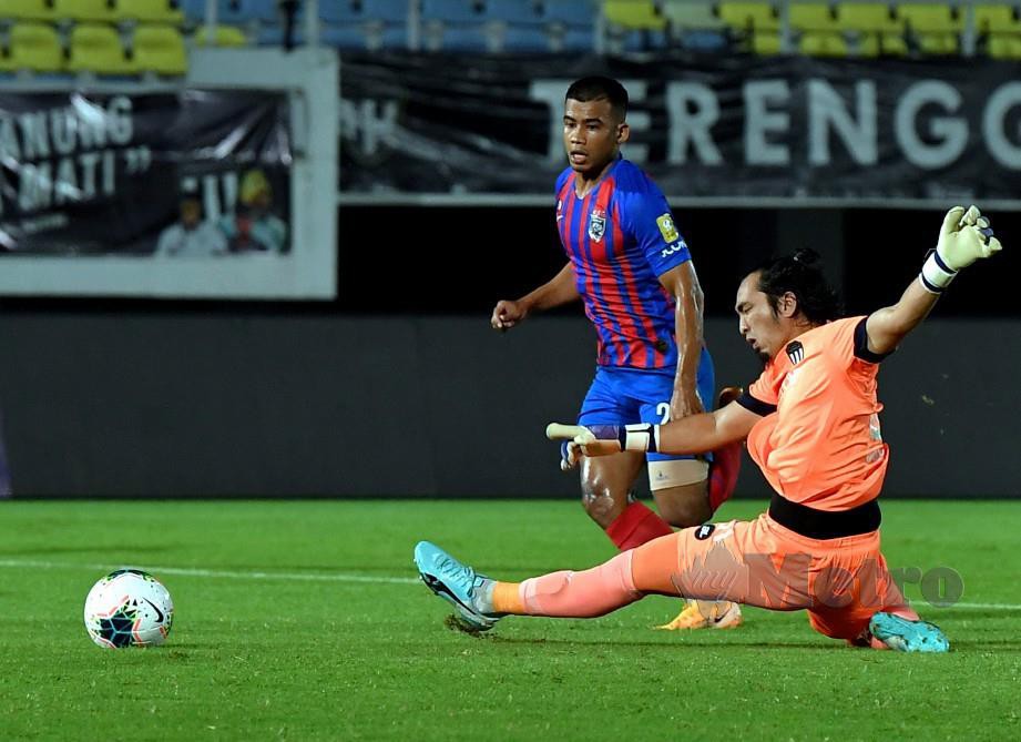 Safawi Rasid (kiri) penjaring gol tunggal perlawanan berdepan TFC. FOTO Bernama