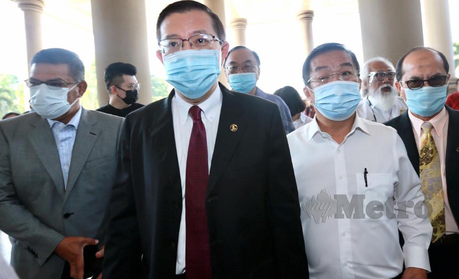 AHLI Parlimen Bagan, Lim Guan Eng, hadir di Mahkamah bagi sebutan semula kes rasuah di Mahkamah Kuala Lumpur, semalam. FOTO FATHIL ASRI