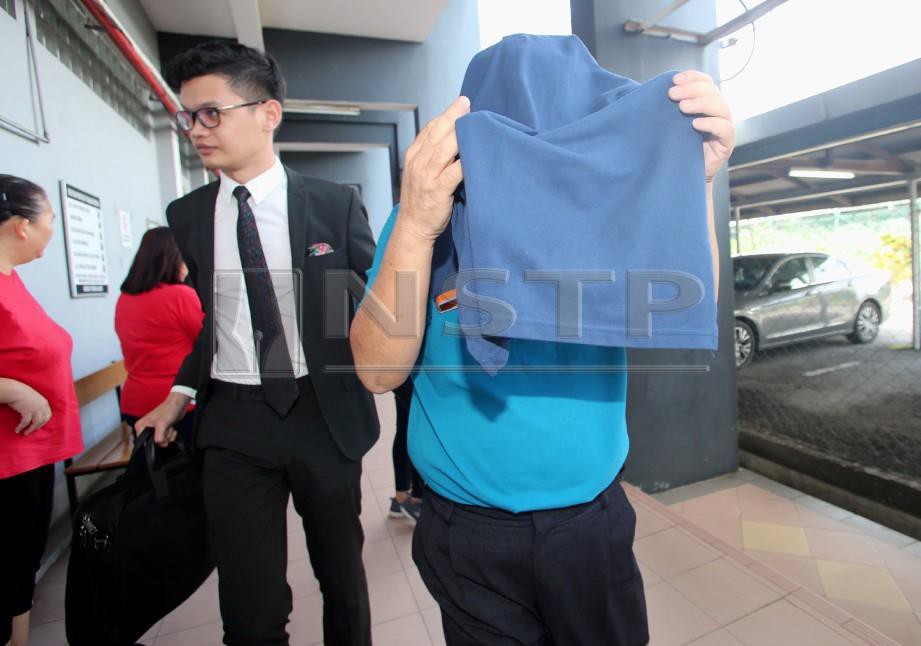 Loo Peng Wah (baju biru) hadapi 224 tuduhan. FOTO L. Manimaran