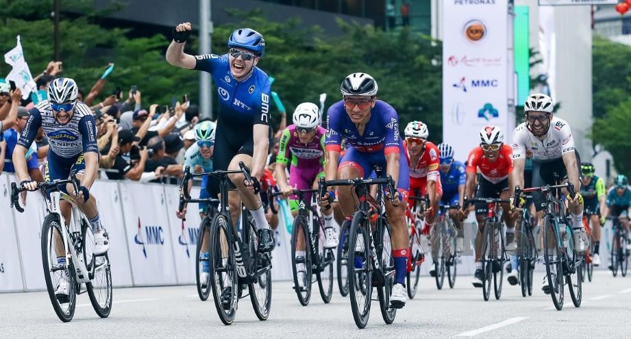 PELUMBA NTT Pro Cycling Team, Max Walscheid (tengah) memenangi Peringkat 3 PETRONAS Le Tour de Langkawi (LTdL) 2020 dari Temerloh ke Kuala Lumpur. FOTO LUQMAN HAKIM ZUBIR