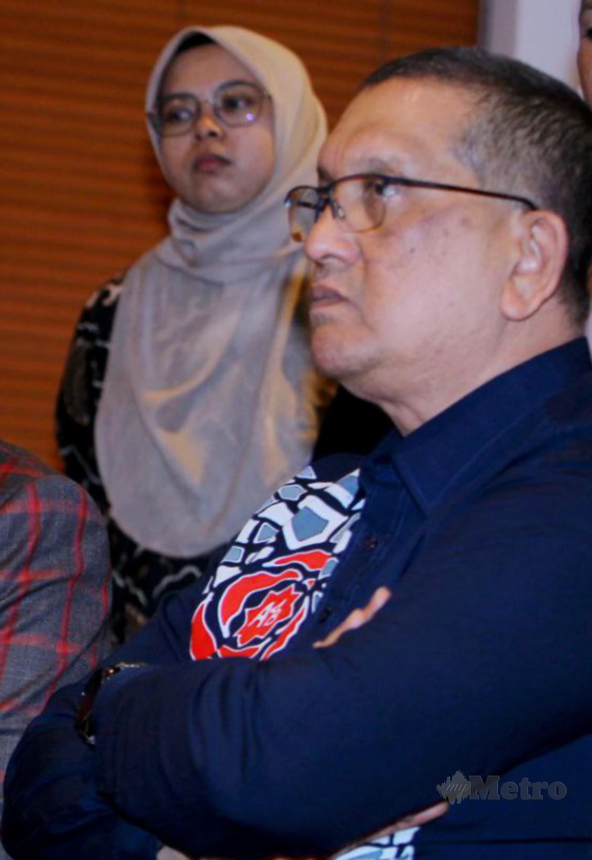 SYED Azmi (kanan) bersama Jamaludin (tengah) pada sidang media selepas Mesyuarat Agung Persatuan Alumni 4B Malaysia. FOTO Muhamad Lokman Khairi