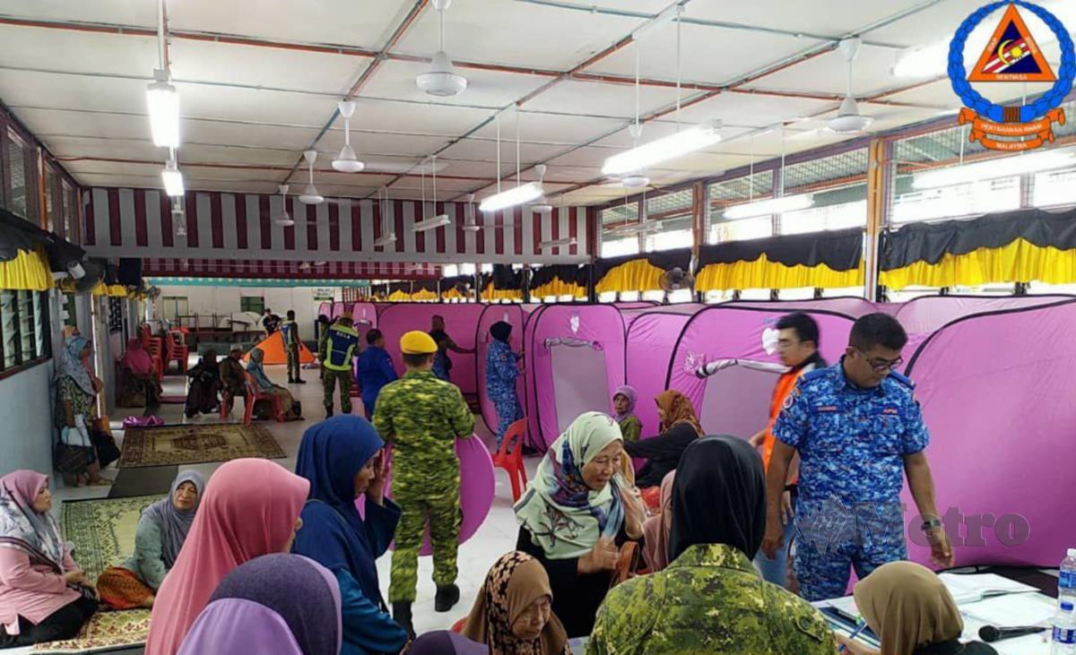 Seramai 537 mangsa banjir daripada 152 keluarga dipindahkan ke 10 pusat pemindahan sementara (PPS) di Perak. foto IHSAN APM.