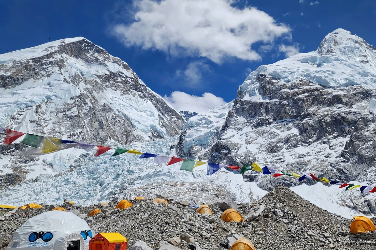 KHEMAH pendaki di kem induk Everest di daerah Solukhumbu, Nepal. FOTO AFP 