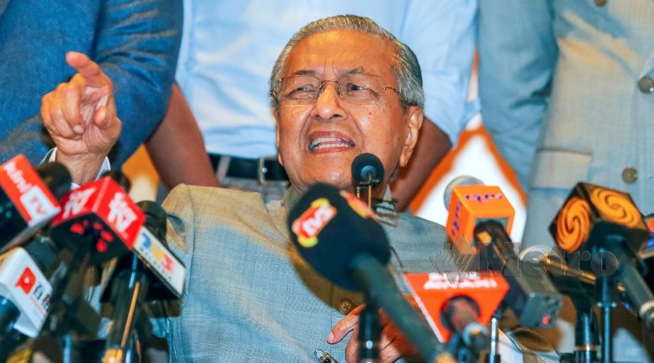 DR Mahathir ketika sidang media selepas mempengerusikan Mesyuarat Majlis Presiden Pakatan Harapan di Yayasan Kepimpinan Perdana, Putrajaya, hari ini. FOTO Luqman Hakim Zubir.