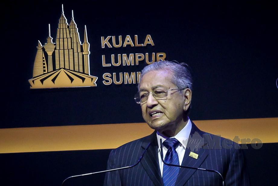 TUN Dr Mahathir Mohamad menyampaikan ucapan pada Sidang Kemuncak Kuala Lumpur 2019 di Pusat Konvensyen Kuala Lumpur (KLCC). FOTO ASYRAF HAMZAH