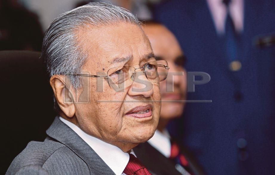DR Mahathir ketika sidang media selepas merasmikan Sidang Kemuncak Anti Rasuah 2018 dan Tadbir Urus Yang Baik dan Integriti bagi Pertumbuhan Ekonomi Mapan di Kuala Lumpur, hari ini. FOTO Eizairi Shamsudin