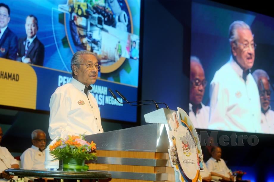 DR Mahathir berucap di majlis Sambutan Hari Pekerja 2019 di PICC. FOTO Mohd Fadli Hamzah.