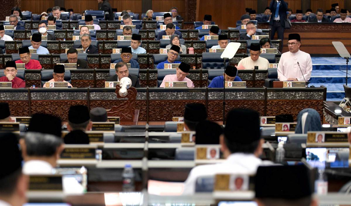 ANWAR membentangkan Belanjawan 2024 Malaysia Madani di Dewan Rakyat, Kuala Lumpur. FOTO Ihsan PMO