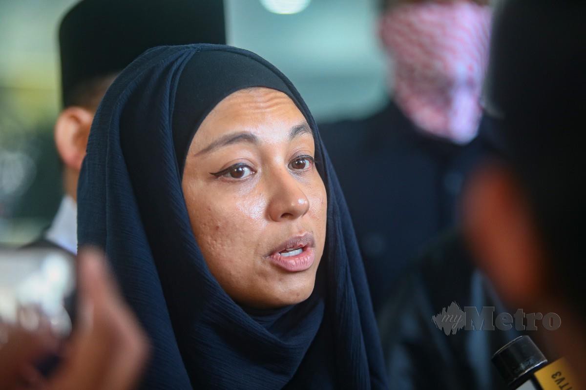 MIZZ Nina ketika ditemui di Mahkamah Syariah Shah Alam. FOTO Genes Gulitah