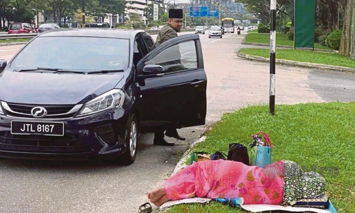 Seorang wanita mendakwa dirinya sebagai mangsa ragut selepas ditemukan baring di tepi Jalan Skudai berhampiran sebuah hotel berhampiran Danga Bay di bandae raya Johor Bahru di sini, semalam.