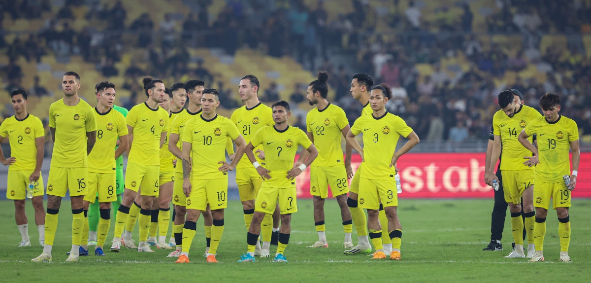REAKSI  kecewa  pemain negara selepas tamat perlawanan  menentang Tajikistan. FOTO Bernama