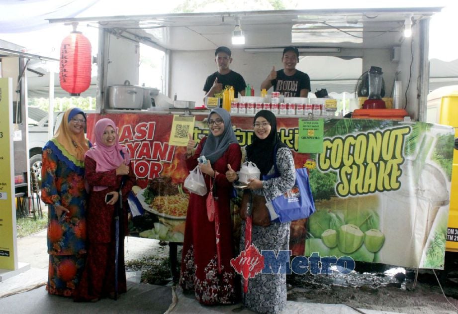 ANTARA trak makanan yang terdapat di Minggu Saham Amanah Malaysia (MSAM) 2018 di Stadium Batu Pahat, Johor. FOTO STR/ ESSA ABU YAMIN 