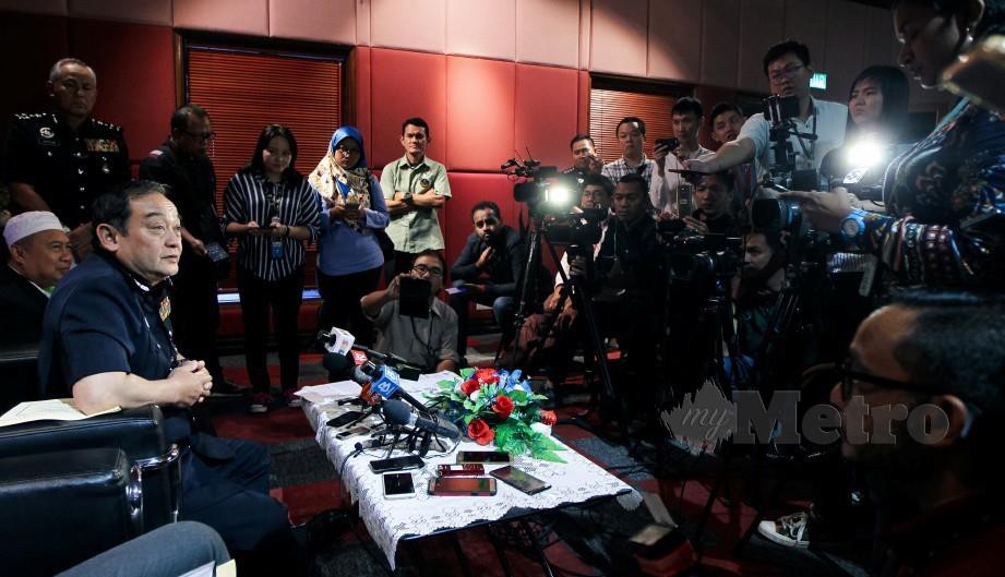 MAZLAN ketika sidang media mengenai OBK yang mencapai kejayaan besar. FOTO Luqman Hakim Zubir  