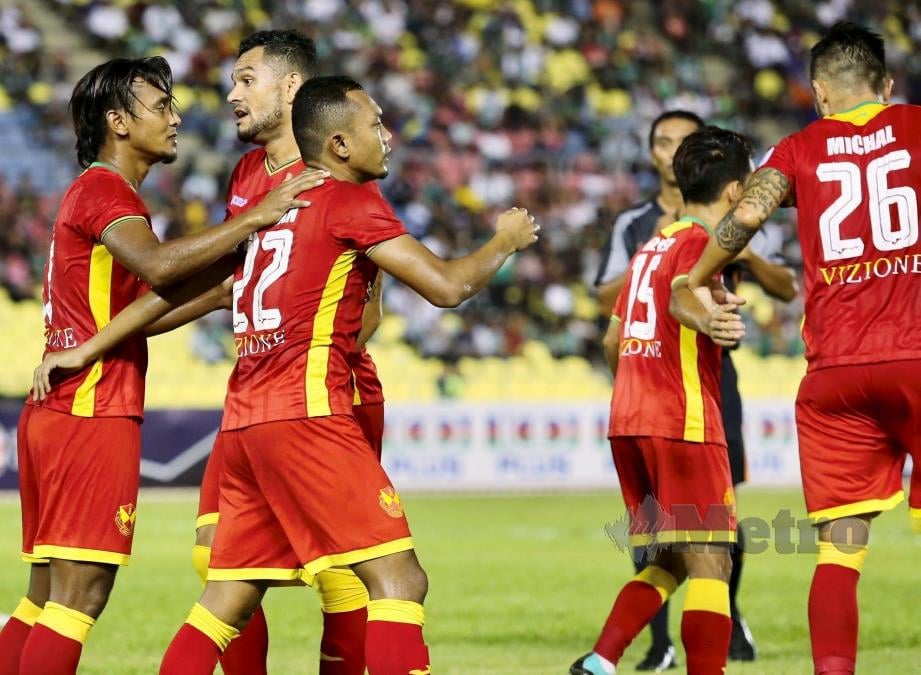 Kapten Selangor, Mohd Amri Yahyah meraikan jaringan menentang Melaka United di Stadium Hang Jebat. FOTO Rasul Azli Samad.