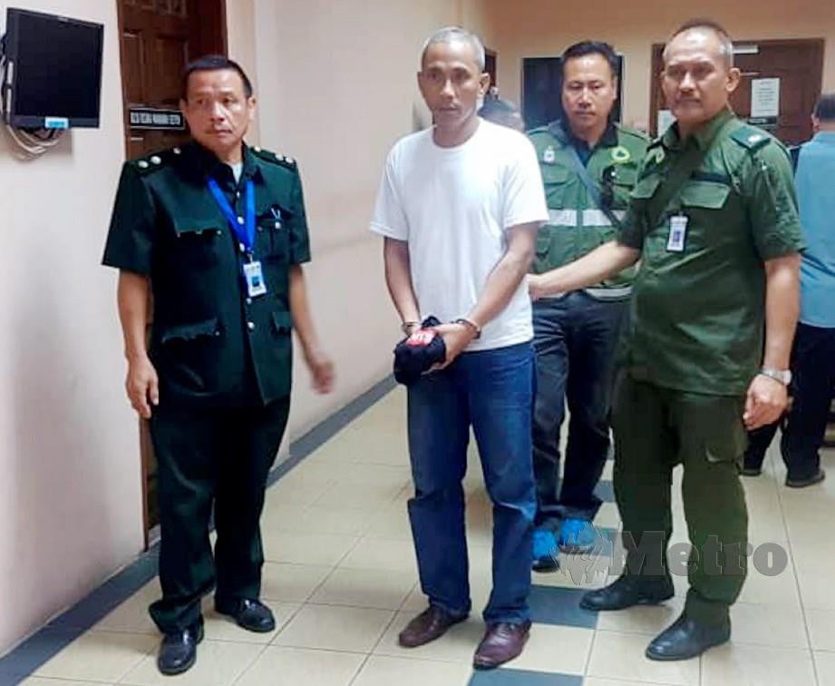 WARGA Indonesia dihukum penjara lapan bulan dan denda RM30,000 selepas mengaku bersalah di Mahkamah Sesyen, Tawau kerana memiliki empat ekor cicak tokek. FOTO Abdul Rahemang Taiming 