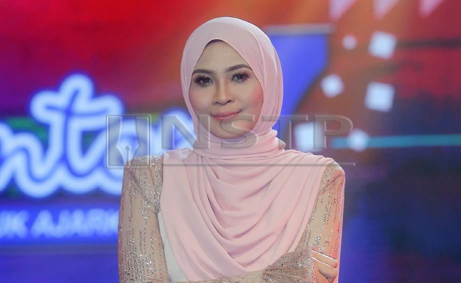 SHAH ALAM 18 NOVEMBER 2018. Penyanyi, Siti Nordiana Alias selepas persembahan pada minggu ketiga Konsert Mentor 7 di Sri Pentas 2, Shah Alam Sentral. NSTP/ HAFIZ SOHAIMI