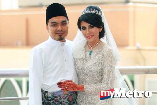 IESYA (kanan) dan Mohd Huzairee pada majlis pernikahan mereka. FOTO Adi Safri