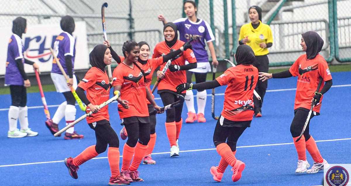 PEMAIN wanita Pahang meraikan jaringan ketika berdepan Selangor. FOTO Ihsan Konfederasi Hoki Malaysia