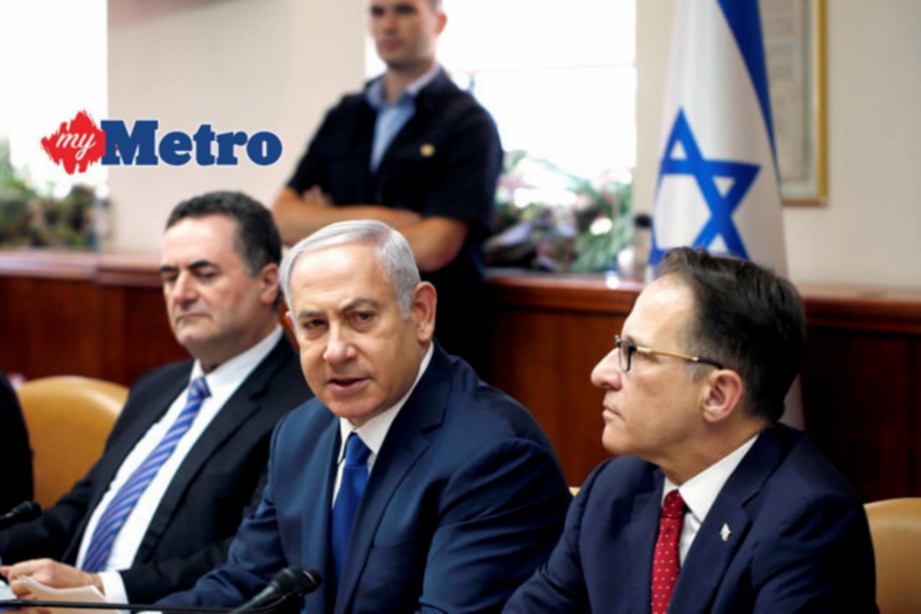 NETANYAHU (tengah)  mengisytiharkan hanya golongan Yahudi memiliki hak menentukan nasib sendiri di tanah air. FOTO/AFP 