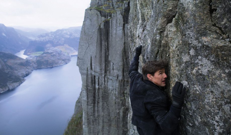 BABAK bergayut di tempat tinggi sering jadi pilihan di dalam Mission Impossible.