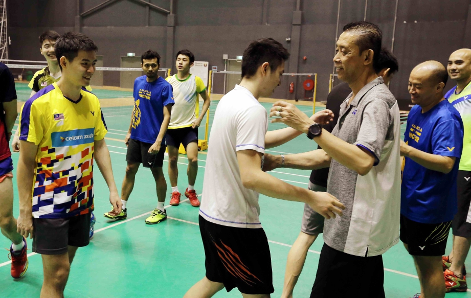 JURULATIH perseorangan, Datuk Misbun Sidek pada Sesi latihan akhir pasukan badminton untuk persiapan ke Sukan Asia di Akademi Badminton Malaysia Bukit Kiara. FOTO Saifullizan Tamadi