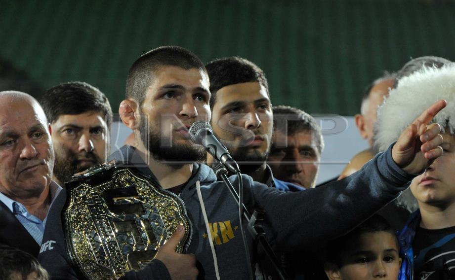 ATLET MMA Russia, Khabib Nurmagomedov disambut 20,000 peminat sejurus tiba di negeri kelahirannya, Dagestan. FOTO Reuters