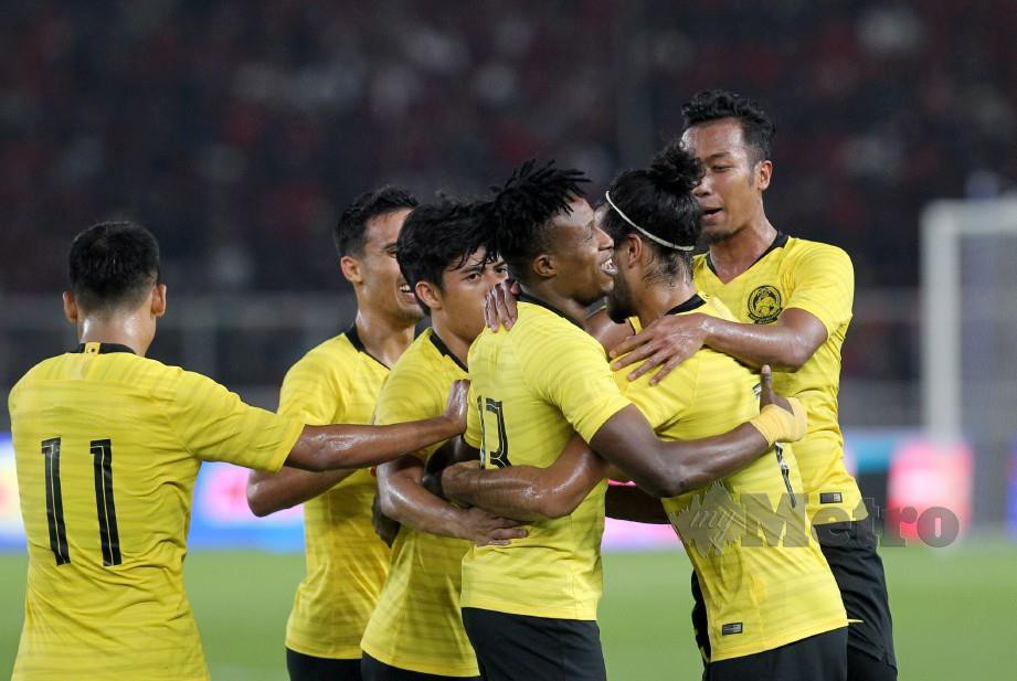 SUMAREH meraikan jaringan menentang Indonesia di Stadium Gelora Bung Karno. FOTO Eizairi Shamsudin